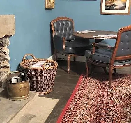 Ivy House 3*