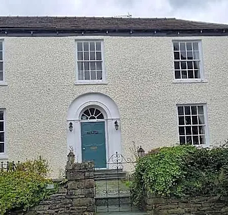 Ivy House Hotel 3*
